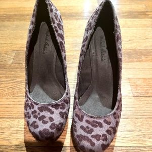 Michael Antonio Anderson gray Leopard Print Platform Wedge Pumps Size 6
